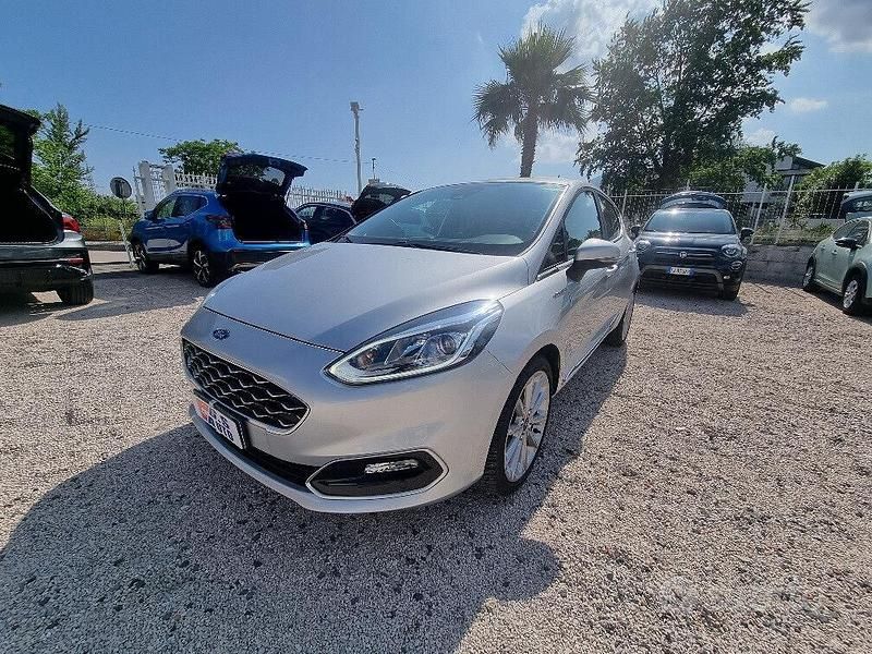 Grigio Usata 2018 Ford Fiesta Vignale Due volumi | 9999 € (Buon prezzo) - Immagine 1/4