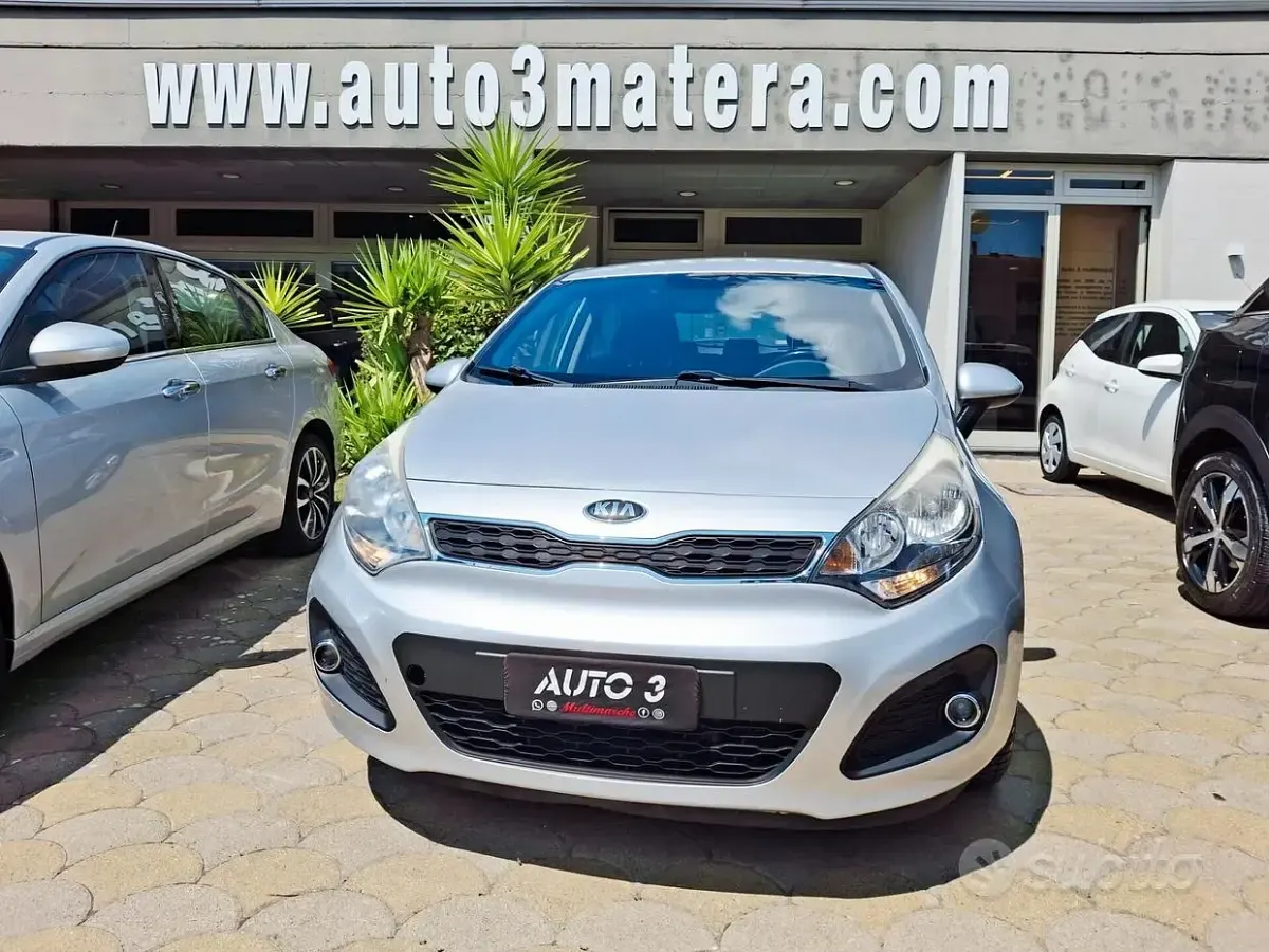 Usata Kia Rio 90 CV (66 kW) 2014 Grigio Utilitaria