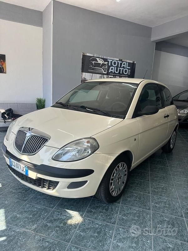 Usata Lancia Ypsilon 59 CV (43 kW) 2005 Bianco Utilitaria