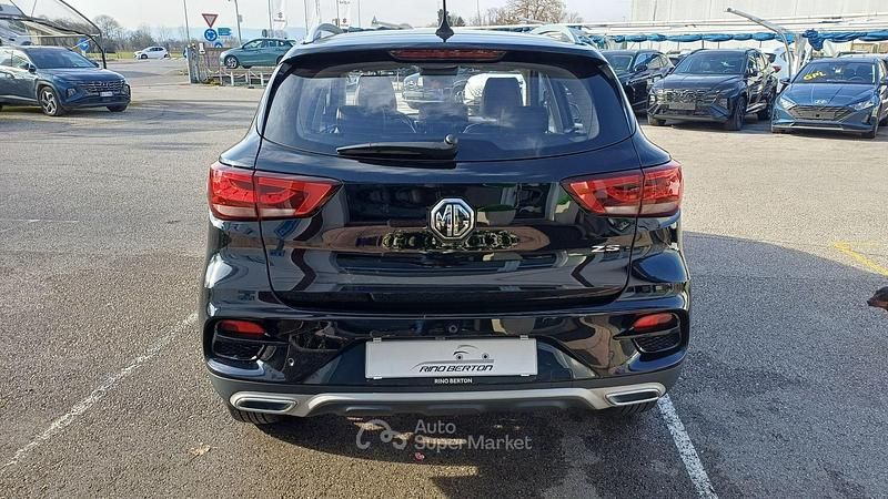 Usata MG ZS Luxury 106 CV (77 kW) 2024 Nero SUV