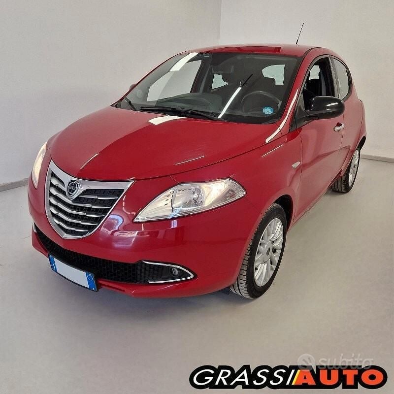 Usata Lancia Ypsilon Gold 69 CV (50 kW) 2013 Rosso Utilitaria