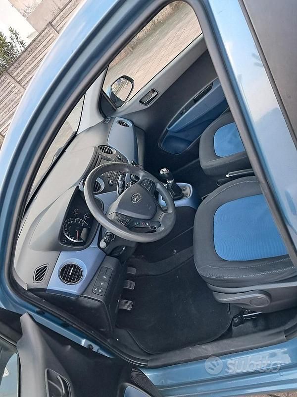 Usata Hyundai i10 66 CV (48 kW) 2016 Blu Utilitaria