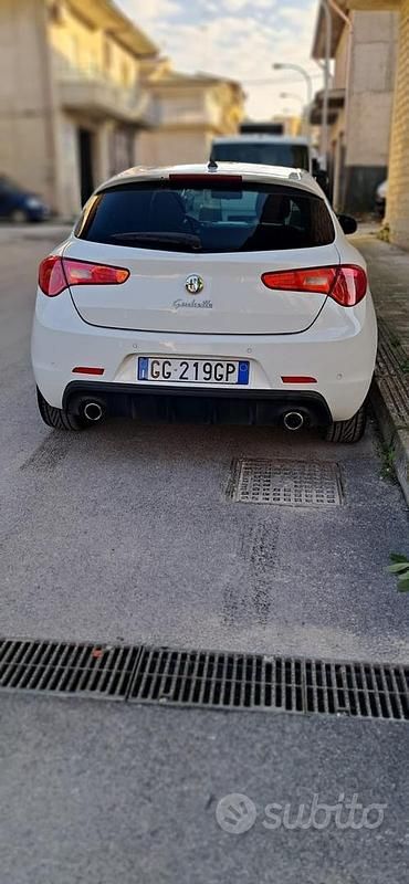 Usata Alfa Romeo Giulietta 150 CV (110 kW) 2015 Bianco Utilitaria