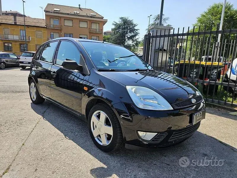 Usata Ford Fiesta Ambiente 68 CV (50 kW) 2005 Nero Utilitaria