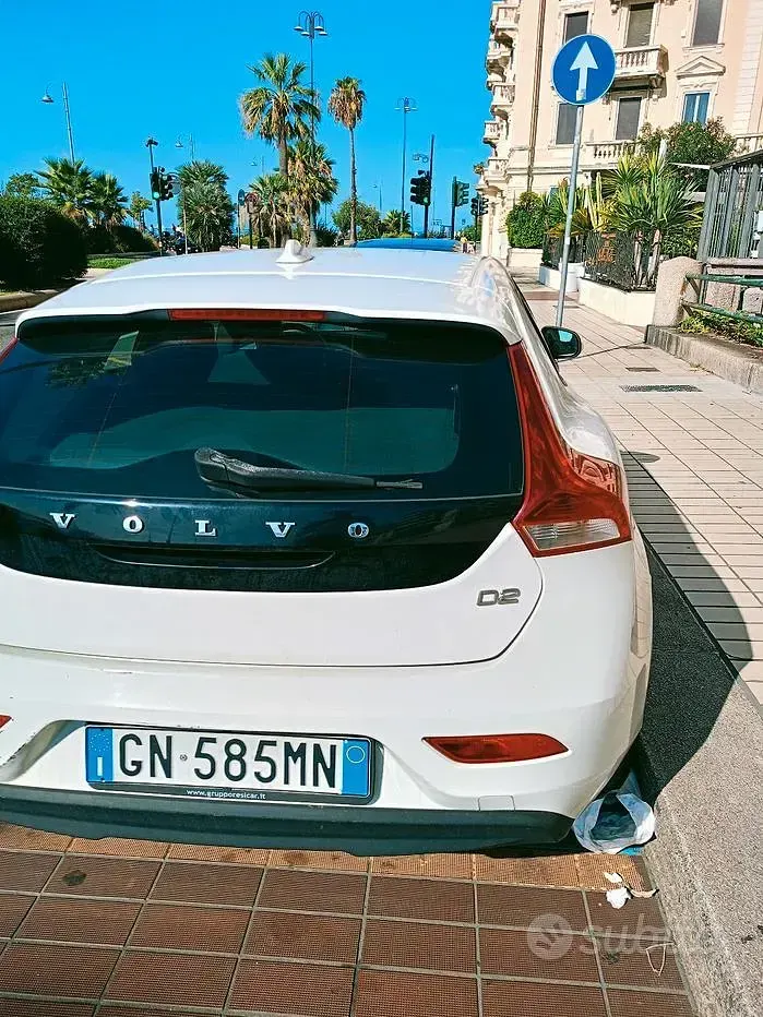 Usata Volvo V40 115 CV (84 kW) 2014 Bianco Berlina
