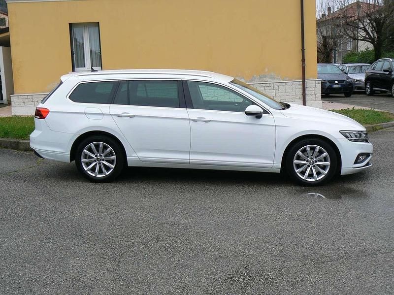 Usata VW Passat Business 150 CV (110 kW) 2021 Bianco Station wagon