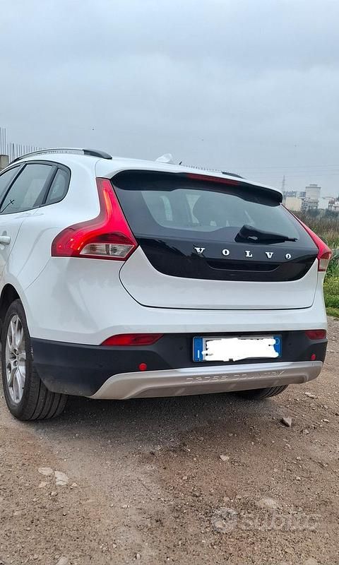 Usata Volvo V40 120 CV (88 kW) 2017 Bianco Berlina