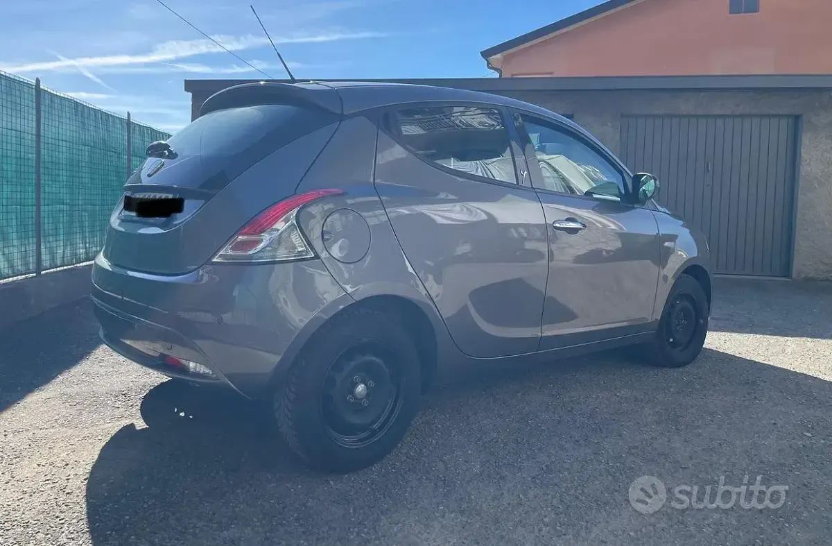 Usata Lancia Ypsilon Gold 95 CV (69 kW) 2017 Grigio Utilitaria