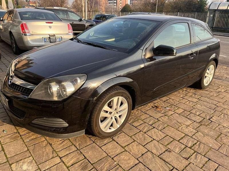 Usata Opel Astra GTC 116 CV (85 kW) 2007 Nero Utilitaria