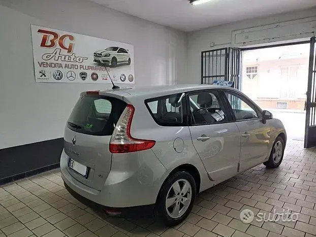 Usata Renault Scénic III 131 CV (96 kW) 2012 Nero Monovolume