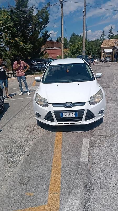 Bianco Usata 2015 Ford Focus Station wagon | 6500 € (Buon prezzo) - Immagine 1/4