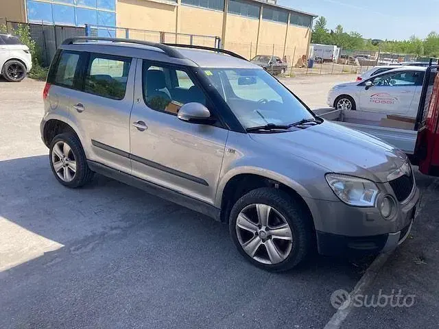 Usata Skoda Yeti 140 CV (102 kW) 2010 Grigio SUV