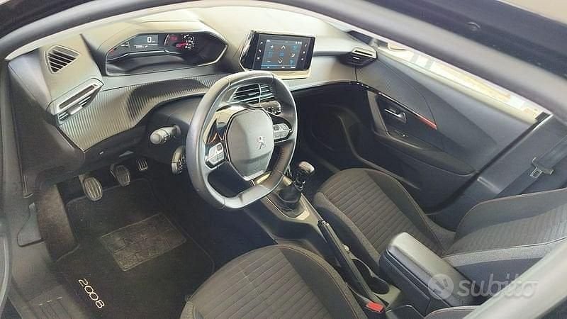 Usata Peugeot 2008 Active 110 CV (80 kW) 2022 Nero SUV