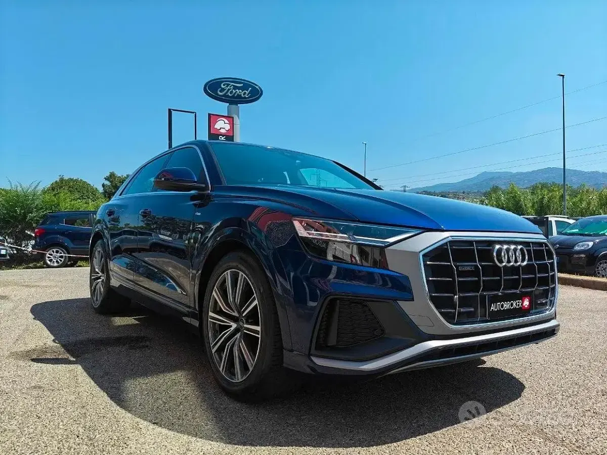 Usata Audi Q8 Sport 286 CV (210 kW) 2023 Blu/azzurro SUV