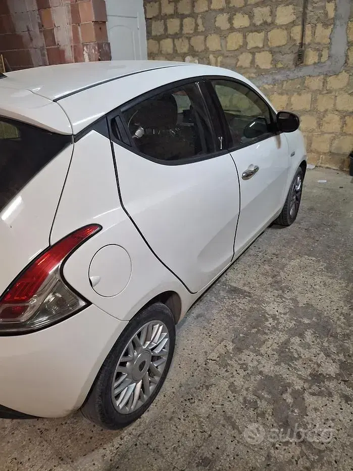 Usata Lancia Ypsilon 69 CV (50 kW) 2014 Bianco Utilitaria