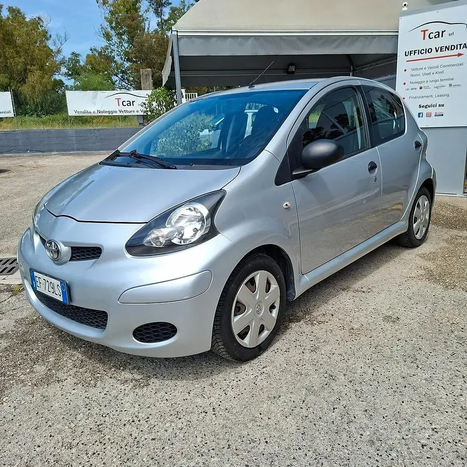 Usata Toyota Aygo Sol 68 CV (50 kW) 2010 Grigio Utilitaria