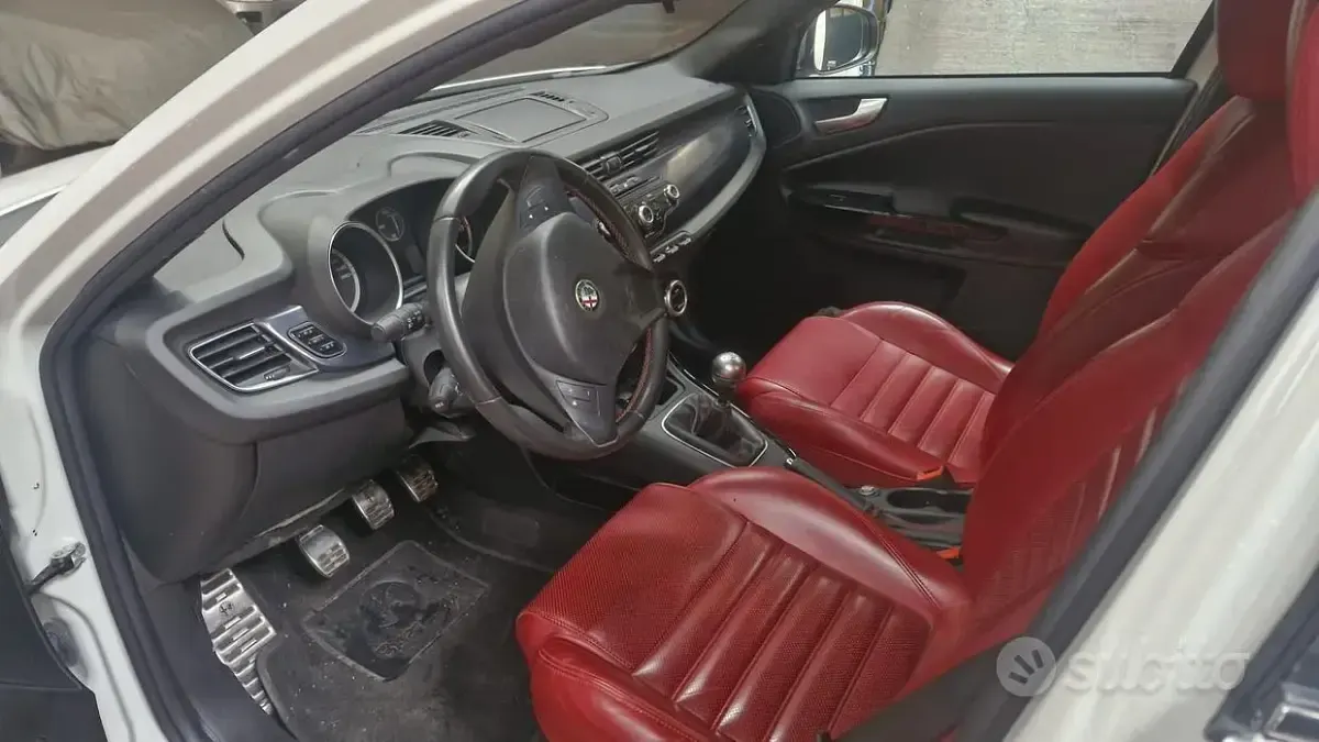 Usata Alfa Romeo Giulietta Quadrifoglio Verde 235 CV (172 kW) 2013 Bianco Utilitaria