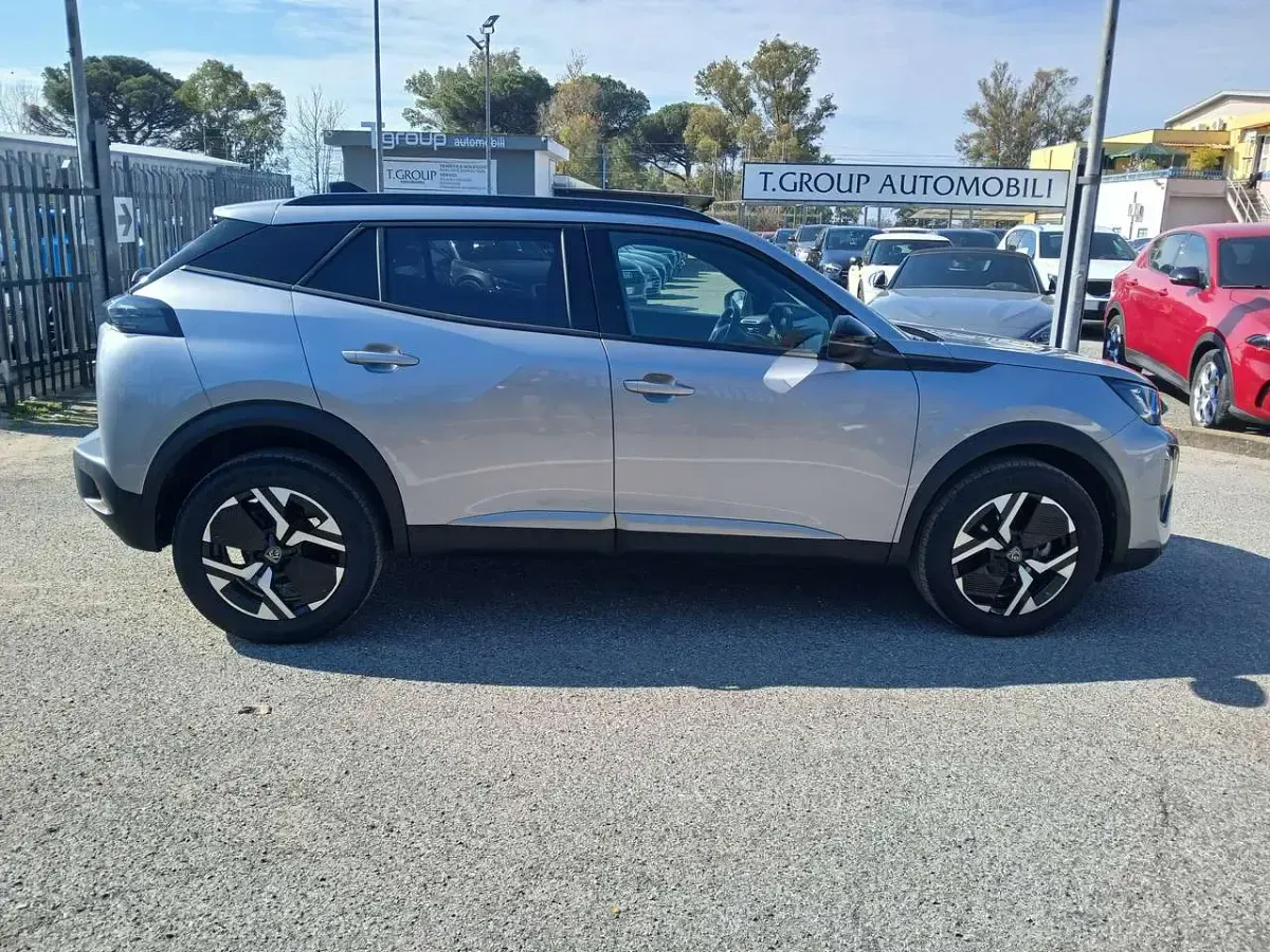 Usata Peugeot 2008 Active 101 CV (74 kW) 2024 Grigio SUV