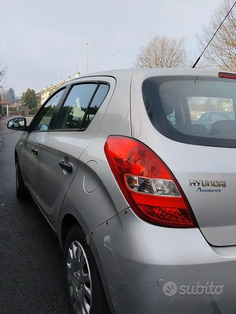 Usata Hyundai i20 78 CV (57 kW) 2009 Grigio Utilitaria