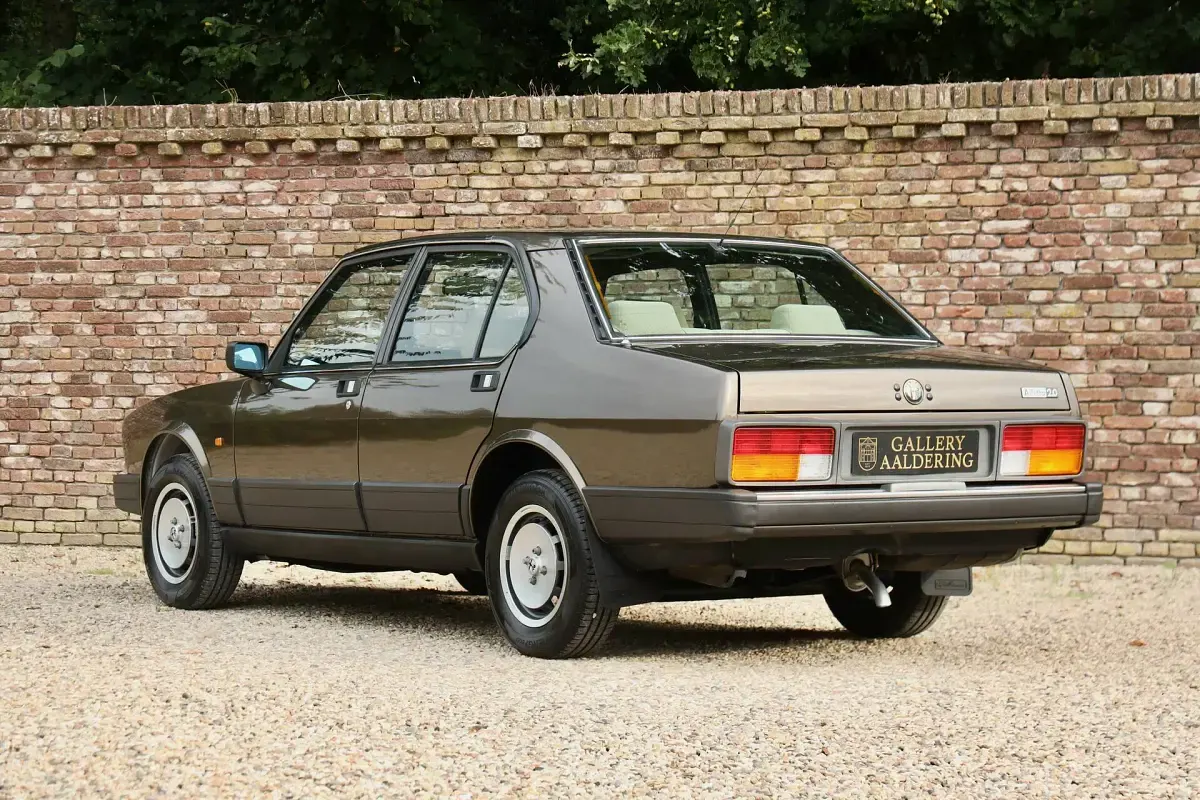 Usata Alfa Romeo Alfetta 131 CV (96 kW) 1984 Marrone Berlina