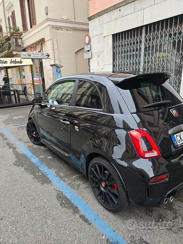 Usata Abarth 695 180 CV (132 kW) 2023 Nero Utilitaria