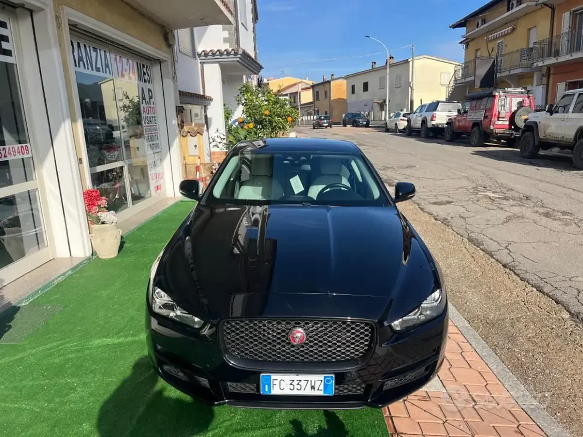Usata Jaguar XE Portfolio 180 CV (132 kW) 2016 Nero Berlina