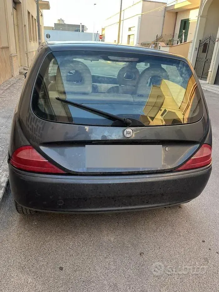 Usata Lancia Ypsilon 60 CV (44 kW) 2002 Grigio Utilitaria