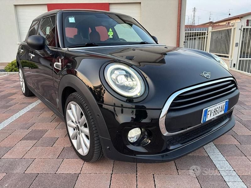 Usata Mini ONE 102 CV (75 kW) 2019 Nero Utilitaria