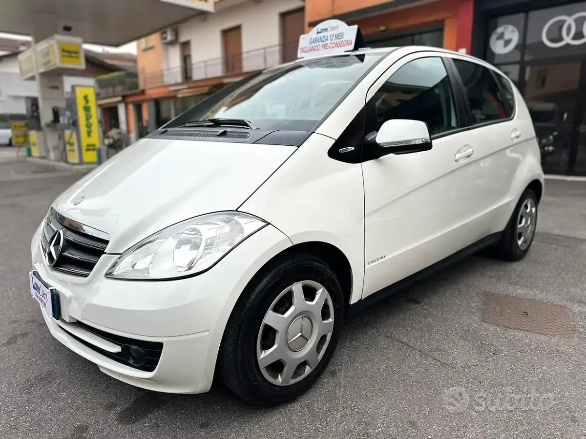 Gebraucht Mercedes A160 Edition 95 PS (69 kW) 2012 Weiß Van / Kleinbus