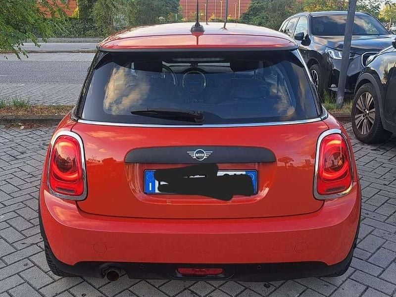 Usata Mini ONE 102 CV (75 kW) 2018 Arancione Utilitaria