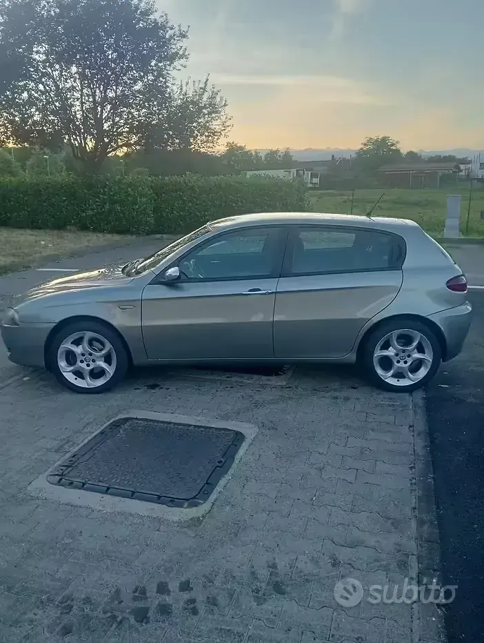 Usata Alfa Romeo 147 120 CV (88 kW) 2008 Grigio Utilitaria