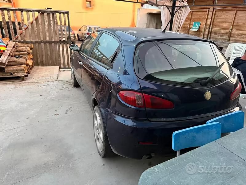 Second-hand Alfa Romeo 147 Progression 150 CP (110 kW) 2004 Albastru Hatchback