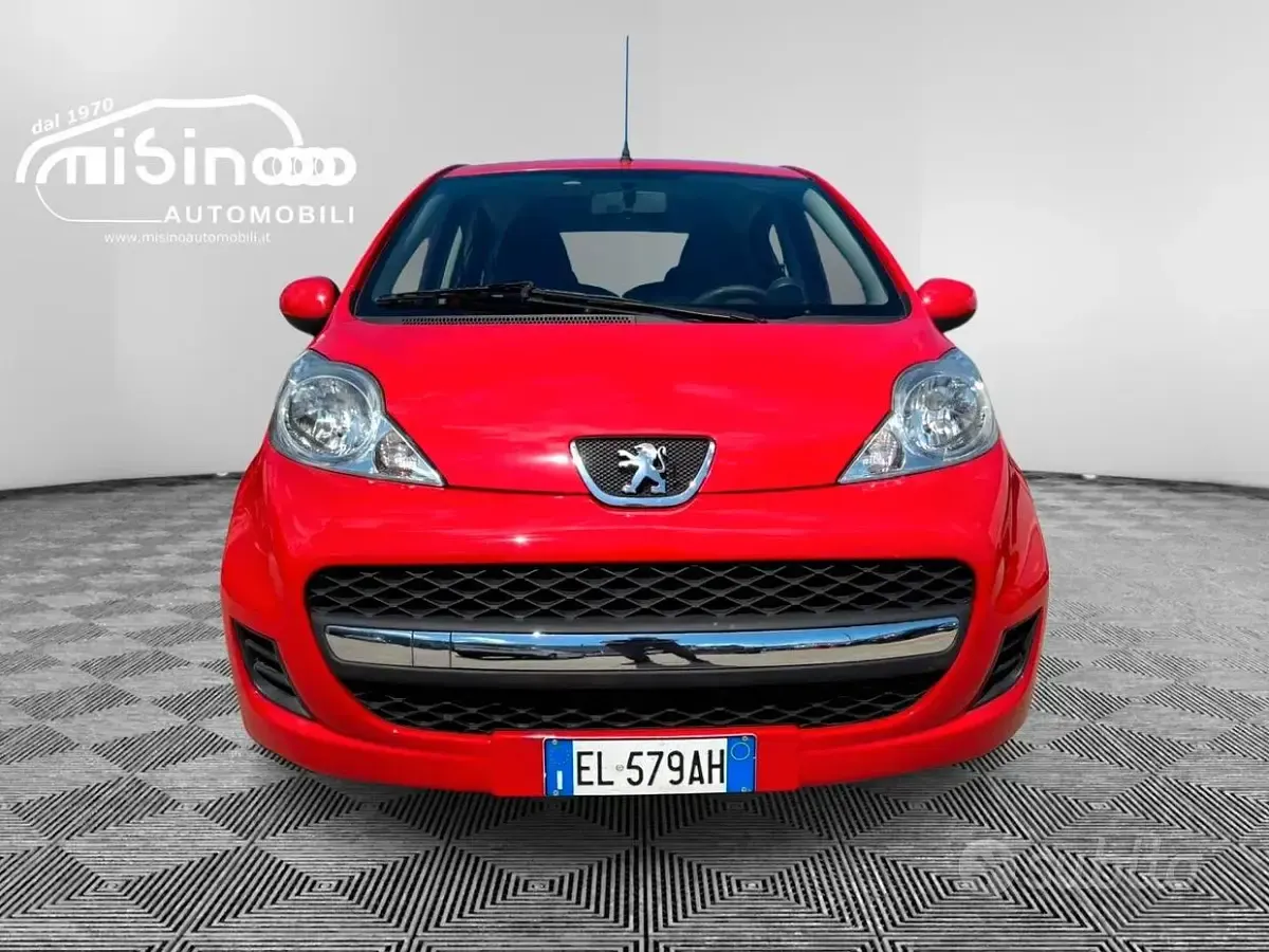 Gebraucht Peugeot 107 Active 68 PS (50 kW) 2012 Rot Kleinwagen