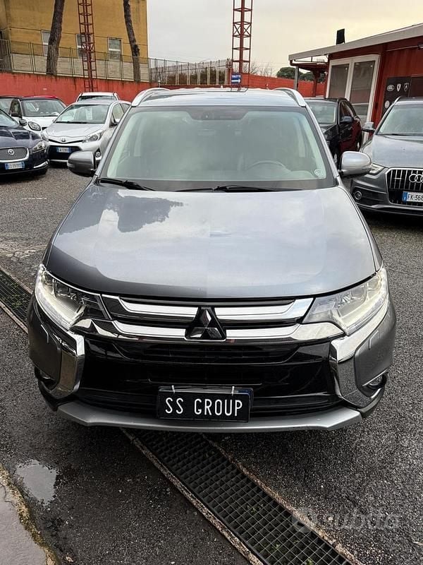 Usata Mitsubishi Outlander Instyle 150 CV (110 kW) 2018 Grigio SUV