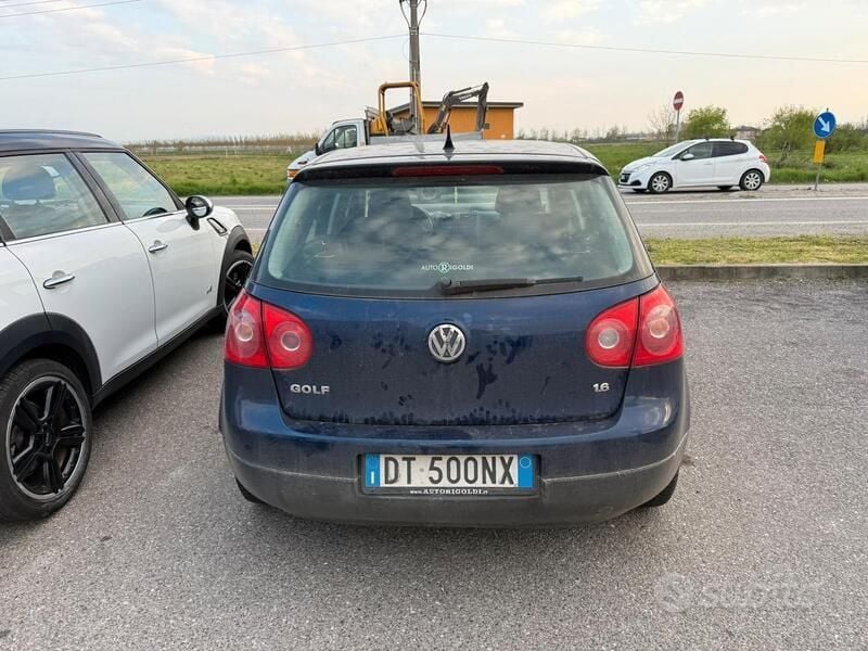 Verde Usata 2009 VW Golf VI Due volumi | 3500 € (Super prezzo) - Immagine 1/4
