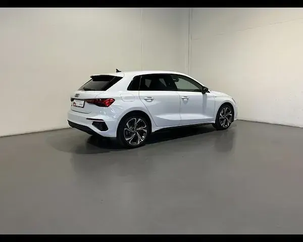 Usata Audi A3 Sportback e-tron S-Line 245 CV (180 kW) 2024 Bianco ghiaccio metallizzato Utilitaria