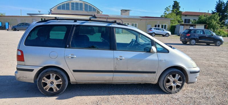 Usata Ford Galaxy 130 CV (95 kW) 2002 Grigio Monovolume