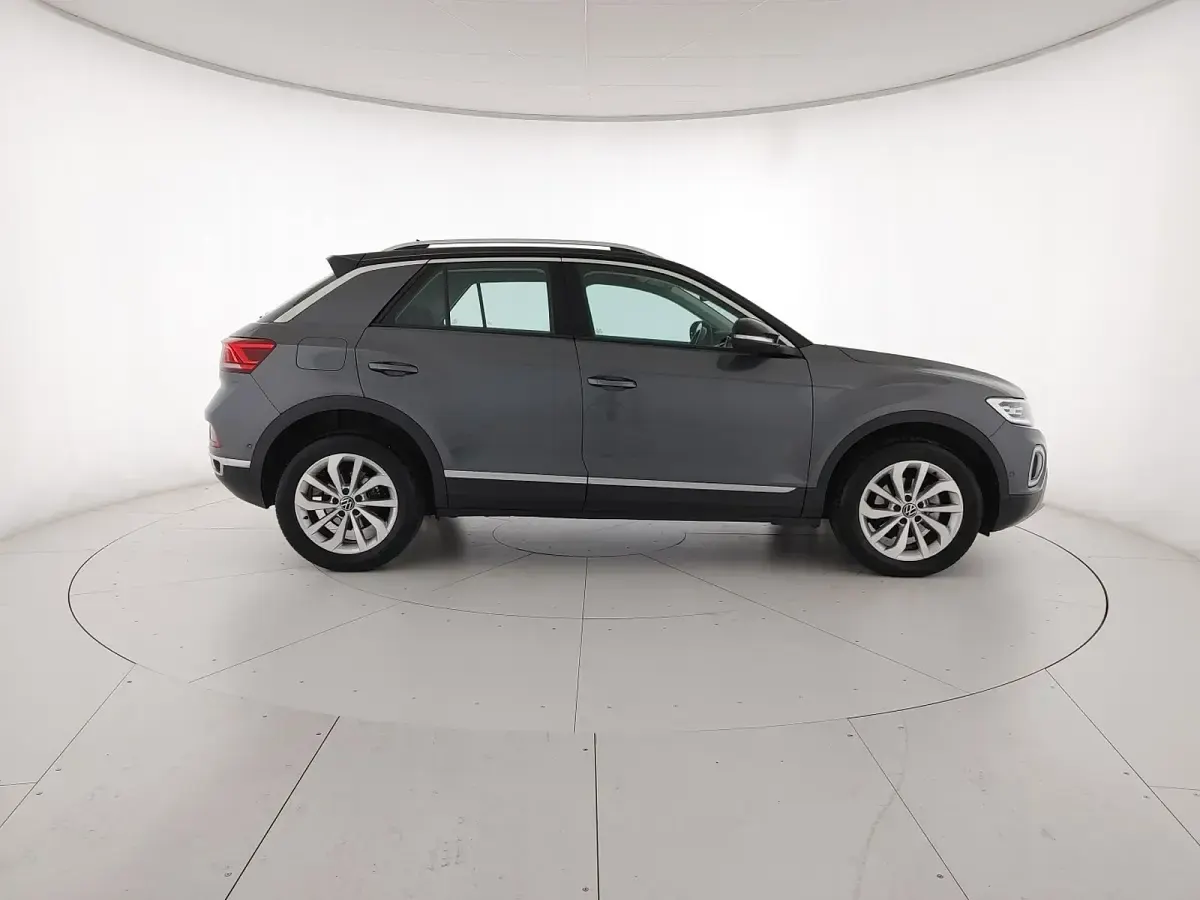Usata VW T-Roc Style 116 CV (85 kW) 2025 Indium grey metallizzato nero SUV