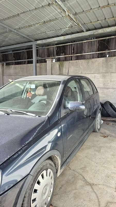Usata Opel Corsa Comfort 75 CV (55 kW) 2003 Berlina