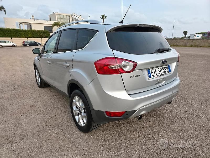 Usata Ford Kuga 140 CV (102 kW) 2011 Grigio SUV