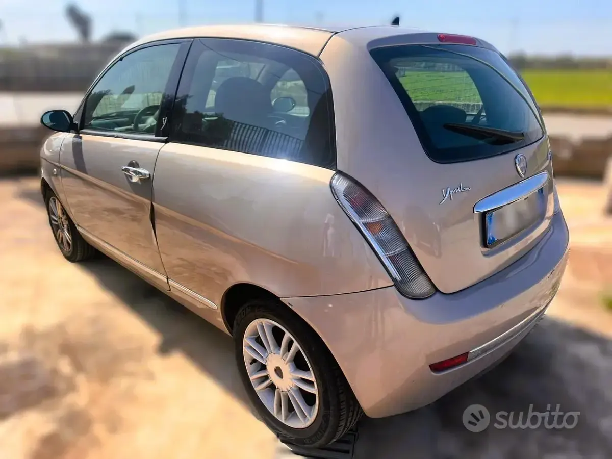 Gebraucht Lancia Ypsilon 75 PS (55 kW) 2007 Grau Kleinwagen
