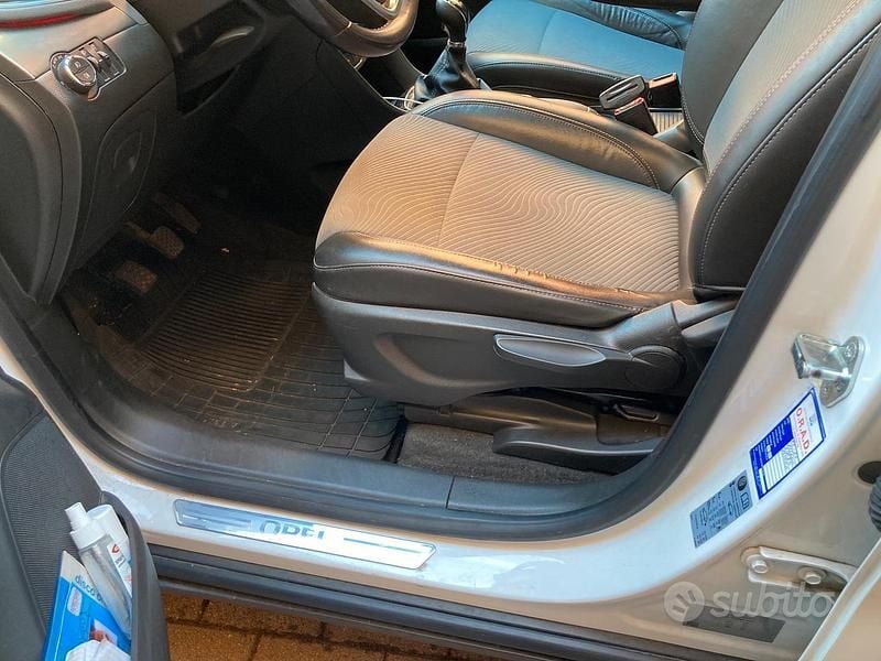 Usata Opel Mokka 140 CV (102 kW) 2014 Bianco SUV