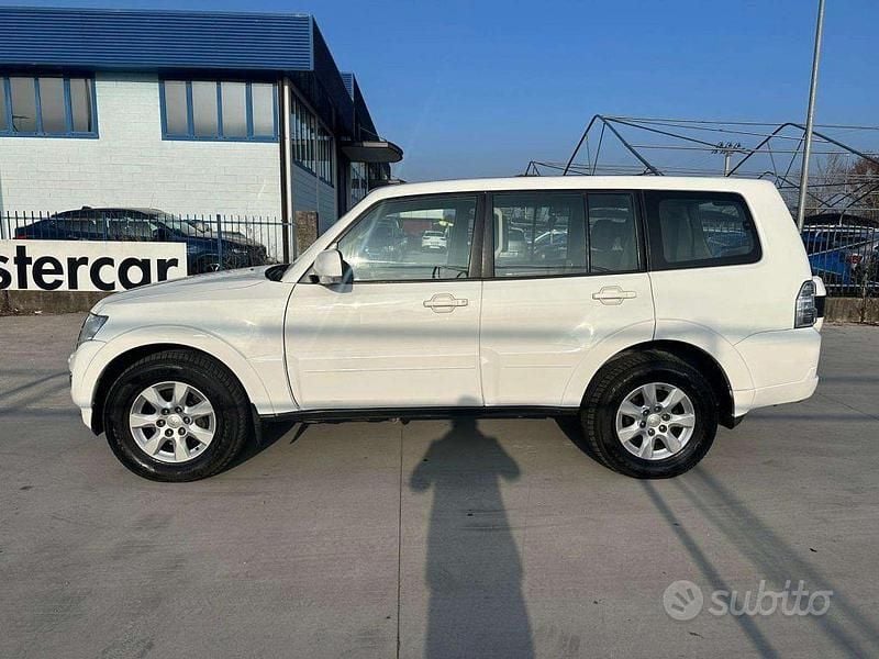 Usata Mitsubishi Pajero Instyle 190 CV (139 kW) 2016 Bianco SUV