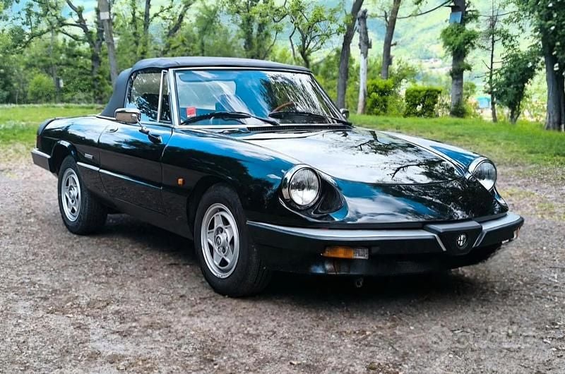 Usata Alfa Romeo Spider 128 CV (94 kW) 1983 Nero Cabrio