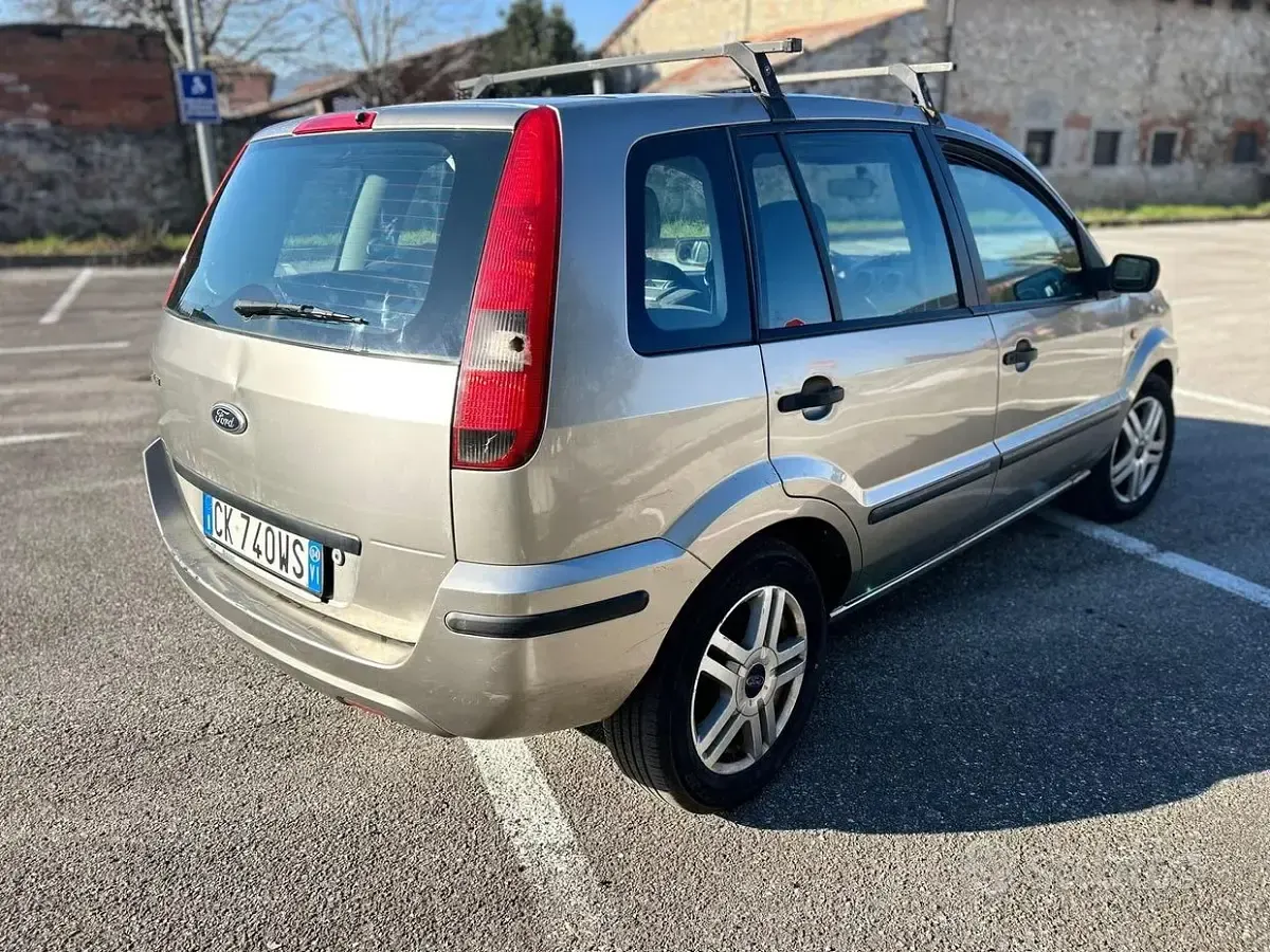 Usata Ford Fusion 80 CV (58 kW) 2004 Grigio Utilitaria