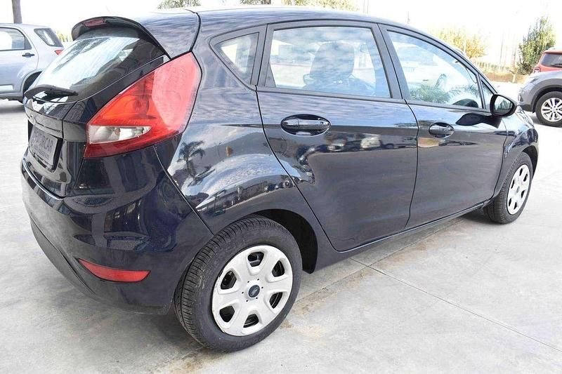 Usata Ford Fiesta 70 CV (51 kW) 2011 Blu Berlina