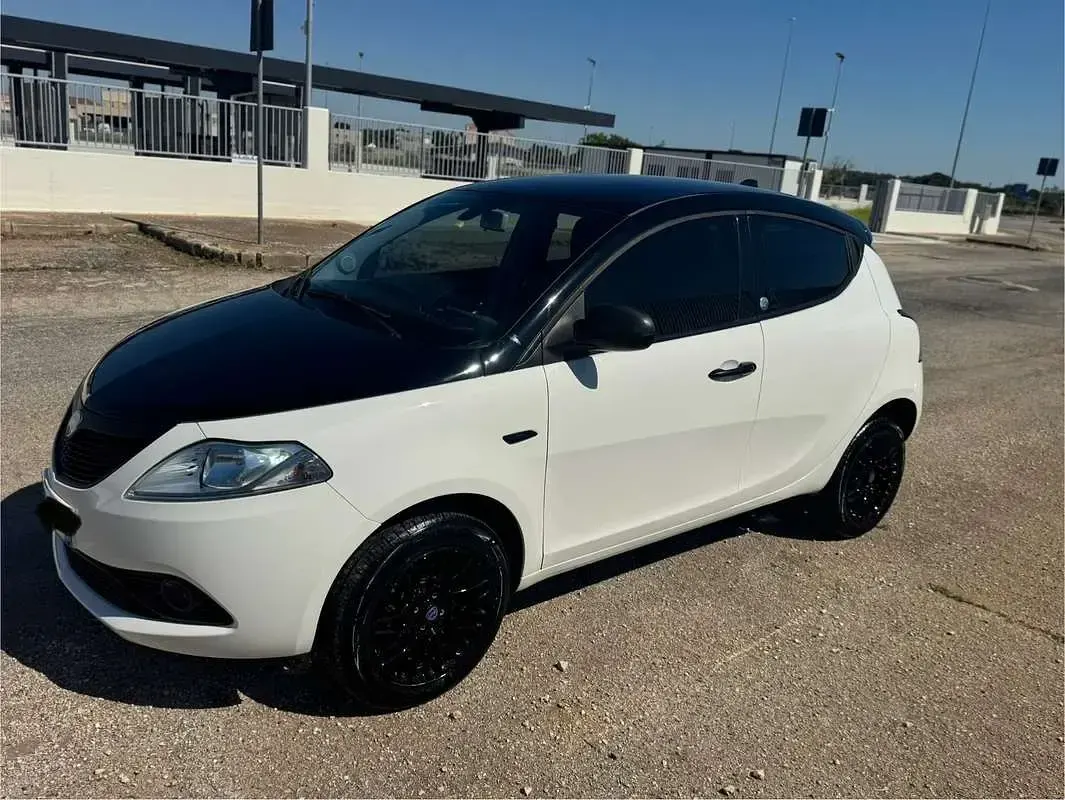 Usata Lancia Ypsilon 80 CV (58 kW) 2015 Utilitaria