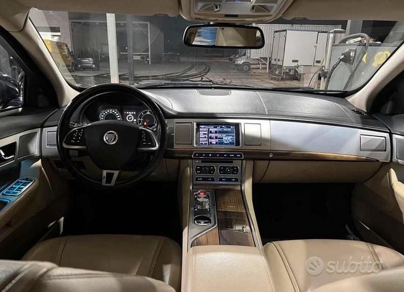 Usata Jaguar XF 190 CV (139 kW) 2012 Nero Berlina