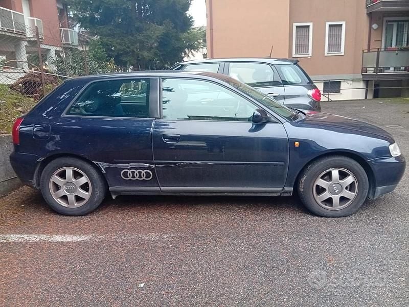 Blu Usata 2000 Audi A3 Tre volumi | 1500 € (Ottimo prezzo) - Immagine 1/4
