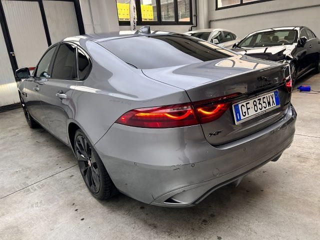 Usata Jaguar XF SE 204 CV (150 kW) 2021 Grigio scuro Berlina